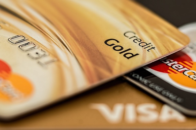 πιστωτικές-κάρτες-με-δωρεάν-συνδρομή
